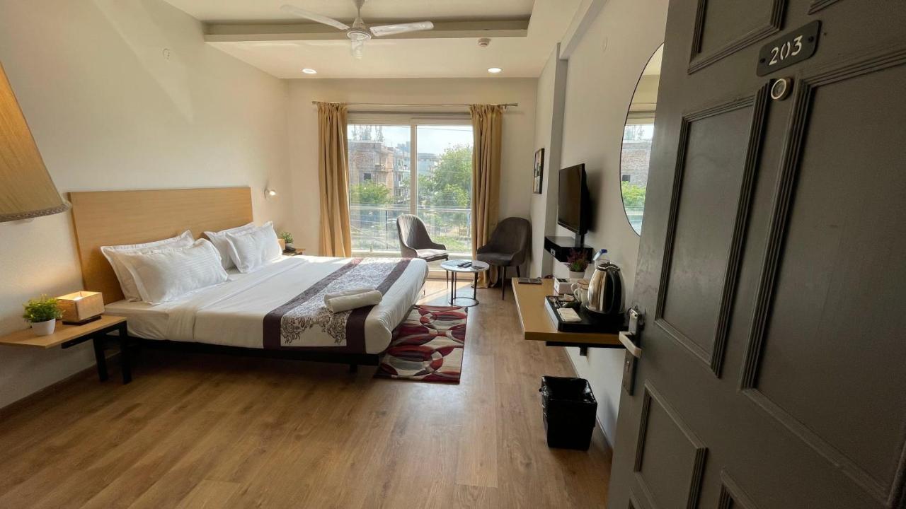 Saltstayz Express - Medicity Near Medanta Hospital Gurgaon Exteriör bild