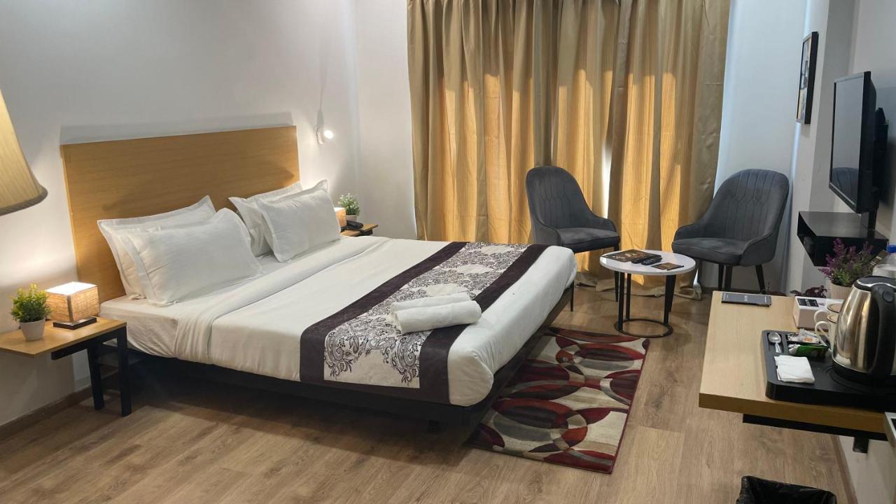 Saltstayz Express - Medicity Near Medanta Hospital Gurgaon Exteriör bild
